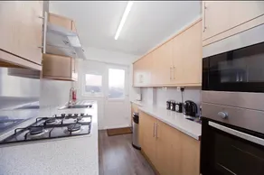 Belmont Budget Apartment - Image 2