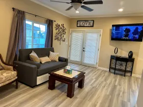 PRIVATE COZY GUEST HOUSE IN BEAUTIFUL NEIGHBORHOOD - Image 3