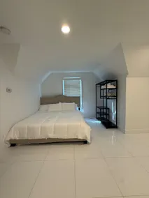Beautiful Loft style Guest House - Image 4
