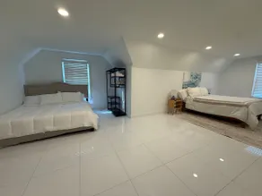 Beautiful Loft style Guest House - Image 5