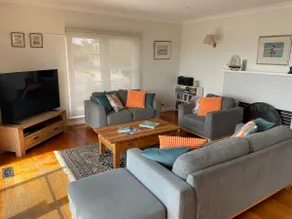 McCrae: 2 storey home, walk to beach + bay views - Image 2
