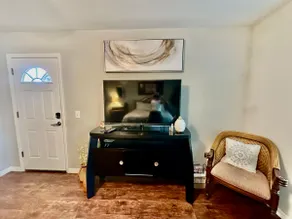 Serenity Gardens private guest suite in Historic Lutz - Image 5
