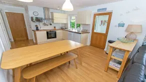 Swallows Beach Chalet Sleeps 6 Walk to the Beach - Image 4