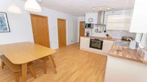 Swallows Beach Chalet Sleeps 6 Walk to the Beach - Image 5