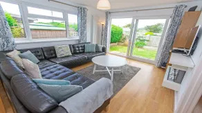 Swallows Beach Chalet Sleeps 6 Walk to the Beach - Image 2