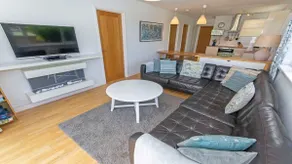 Swallows Beach Chalet Sleeps 6 Walk to the Beach - Image 3