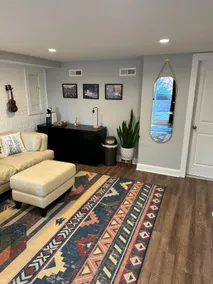 Cozy basement guest suite, 15 min walk to downtown - Image 2