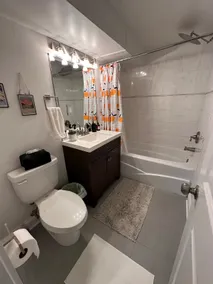 Cozy basement guest suite, 15 min walk to downtown - Image 5