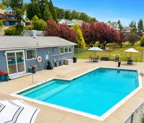 View from every window • Hot Tub • 2k/1q - Image 3