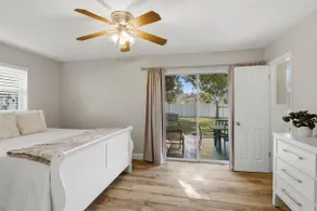 Sunshine Stay, Central Fort Myers Gated Yard - Image 4