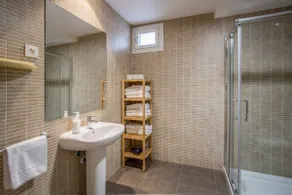 Superior 2 Bedroom Apartment - Malasaña - Image 5