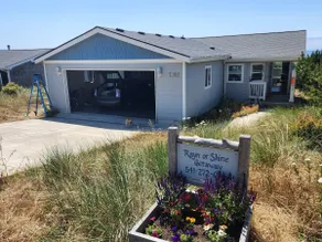 Rayn or Shine Getaway - Ocean View & Hot Tub! - Image 2