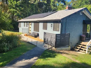 Stylish Haven Walk to Town Near Tanglewood AC - Image 5