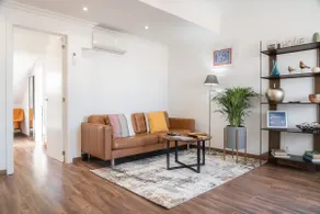 Penthouse Oasis with River Views and Lift - Image 2