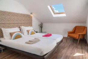 Penthouse Oasis with River Views and Lift - Image 3