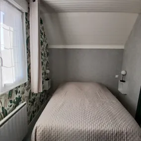 Independent apartment sleeps 6 - private garden - Image 4