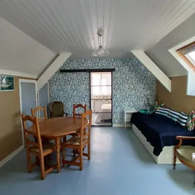 Independent apartment sleeps 6 - private garden - Image 3
