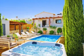 Rose Villa Private Pool & Outdoor Jacuzzi - Image 2