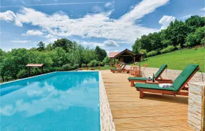 Nice home in Novi Marof - Image 2