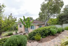 Private Garden Cottage Belmont Hills*Pool*HotTub* - Image 2