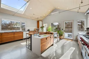 Antique Uptown Charmer w/ Five-Star Modern Kitchen - Image 4