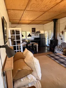 Forest Edge Cabin - tranquil bush retreat - Image 4
