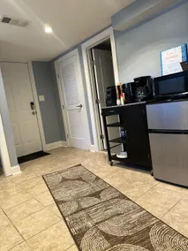 Cozy suite self check-in & free parking in NE DC - Image 4