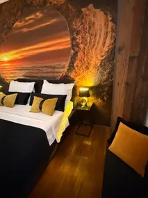 Split Luxury Oasis - Image 4