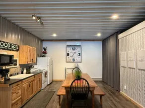 The Shed: Comfortable & Convenient to Everything! - Image 3
