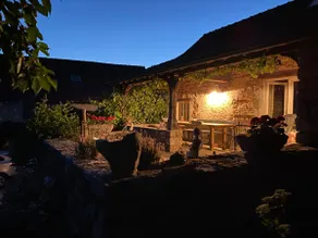 Cozy family home on large grounds in Burgundy - Image 3