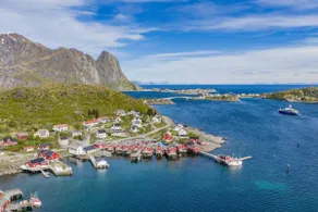 Reine seaview cabin - Image 3