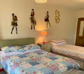 Cozy Coastal Apartment in Kilgetty with views - Image 4