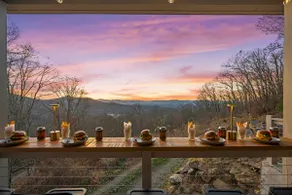 Skyline | 360° Views | Minutes to DT | Full Spa - Image 3