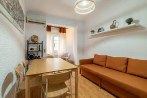 Cozy and bright apartment in Poble-sec - Image 3