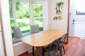 Large yard, 15 min to Stadium & 15 min to winery! - Image 4