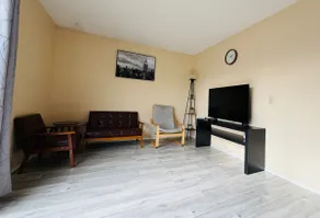Great location/home in NW Calgary/close downtown - Image 5