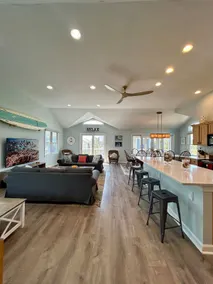 <2 blocks to beach & town, sleeps 18, elevator - Image 2