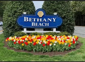 <2 blocks to beach & town, sleeps 18, elevator - Image 4