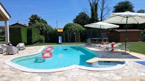 villa with exclusive pool and garden - Image 2