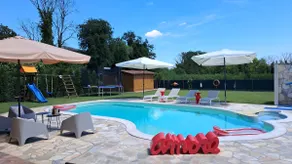 villa with exclusive pool and garden - Image 3