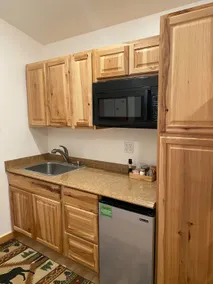 Talkeetna Wilderness Lodge-Studio Cabin 3–King Bed - Image 4