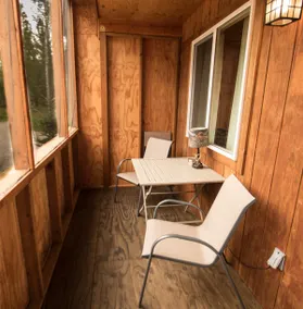 Talkeetna Wilderness Lodge-Studio Cabin 3–King Bed - Image 2