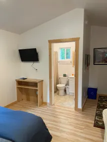 Talkeetna Wilderness - Studio Cabin 1 – Queen Bed - Image 3