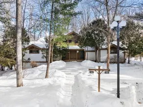 See you this Summer! Located on Court, sleeps 15 - Image 2