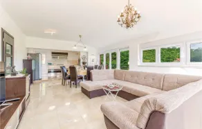 Nice Home in Sinj With 5 Bedrooms, Wifi and Outdoor Swimming Pool - Image 2