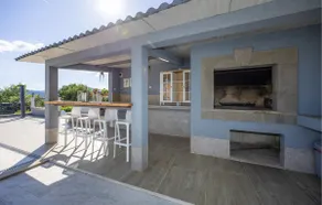 Nice Home in Sinj With 5 Bedrooms, Wifi and Outdoor Swimming Pool - Image 5