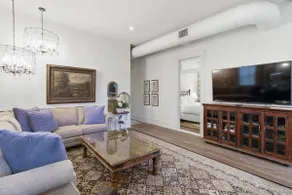 Shopkeeper's Inn Luxury Apartment. - Image 5