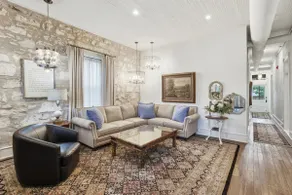 Shopkeeper's Inn Luxury Apartment. - Image 2
