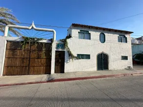 Tropical Oasis Loft in Downtown with Balcony & A/C - Image 3