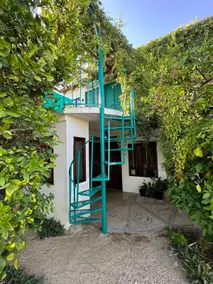 Tropical Oasis Loft in Downtown with Balcony & A/C - Image 5